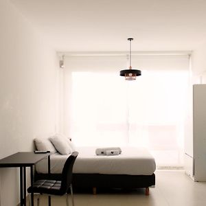 Amplio Monoambiente Con Piscina